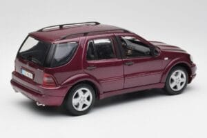 Mercedes ML55 AMG W163 Lila Maisto 1:18 31876 Druckguss — Bild 3 von 8