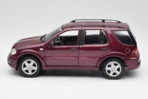 Mercedes ML55 AMG W163 Lila Maisto 1:18 31876 Druckguss — Bild 4 von 8