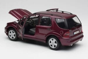 Mercedes ML55 AMG W163 Lila Maisto 1:18 31876 Druckguss — Bild 5 von 8