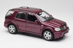 Mercedes ML55 AMG W163 Lila Maisto 1:18 31876 Druckguss — Bild 6 von 8