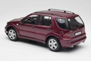 Mercedes ML55 AMG W163 Lila Maisto 1:18 31876 Druckguss — Bild 7 von 8