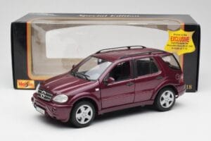 Mercedes ML55 AMG W163 Lila Maisto 1:18 31876 Druckguss — Bild 8 von 8