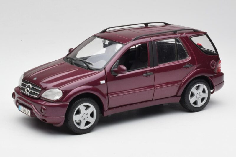 Mercedes ML55 AMG W163 Lila Maisto 1:18 31876 Druckguss