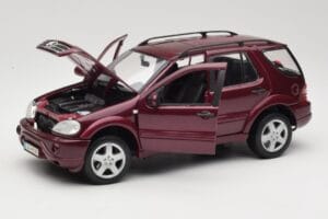 Mercedes ML55 AMG W163 Rot Maisto 1:18 50348 Druckguss — Bild 2 von 8
