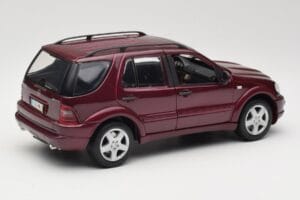 Mercedes ML55 AMG W163 Rot Maisto 1:18 50348 Druckguss — Bild 3 von 8
