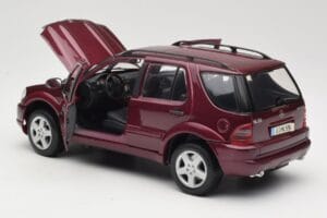 Mercedes ML55 AMG W163 Rot Maisto 1:18 50348 Druckguss — Bild 5 von 8
