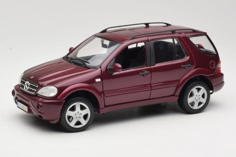 Mercedes ML55 AMG W163 Rot Maisto 1:18 50348 Druckguss