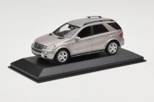 Mercedes ML63 AMG W164 Grau Metallic Minichamps 1:43 400034570 Druckguss — Bild 2 von 4