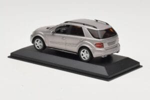 Mercedes ML63 AMG W164 Grau Metallic Minichamps 1:43 400034570 Druckguss — Bild 3 von 4