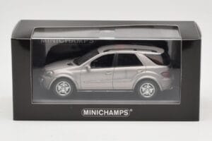 Mercedes ML63 AMG W164 Grau Metallic Minichamps 1:43 400034570 Druckguss — Bild 4 von 4