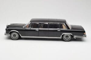 Mercedes 600 Pullman W100 Schwarz AUTOart 1:18 76197 Druckguss — Bild 4 von 8
