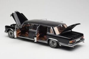 Mercedes 600 Pullman W100 Schwarz AUTOart 1:18 76197 Druckguss — Bild 5 von 8