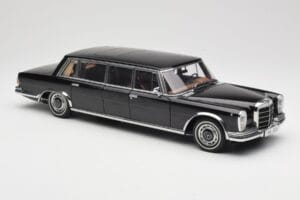 Mercedes 600 Pullman W100 Schwarz AUTOart 1:18 76197 Druckguss — Bild 6 von 8
