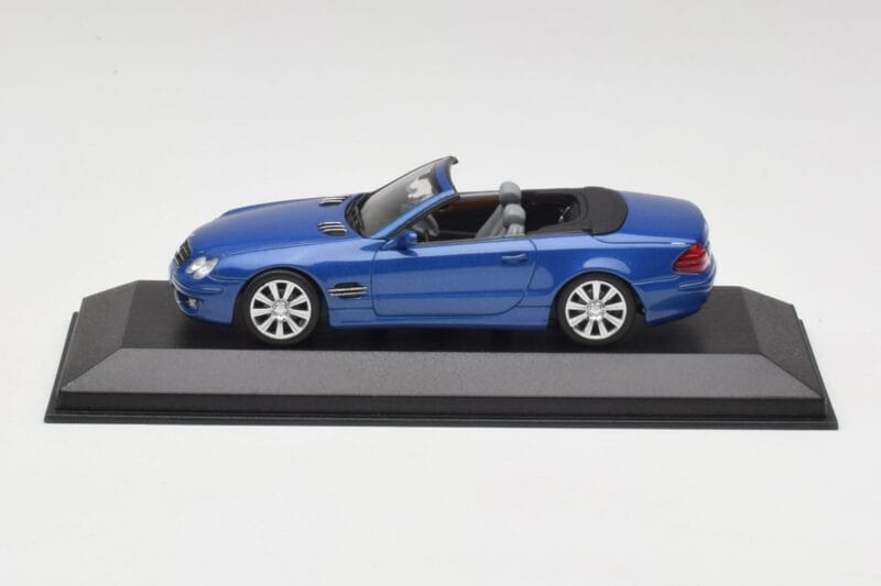 Mercedes SL R230 Tanzanite Blau Minichamps 1:43 B66962250 Druckguss