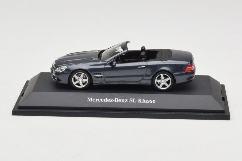 Mercedes SL R230 Tenorit Grey Metallic Minichamps 1:43 Mercedes SL R230 Tenorit Grey Metallic Minichamps 1:43 B66962392 Druckguss