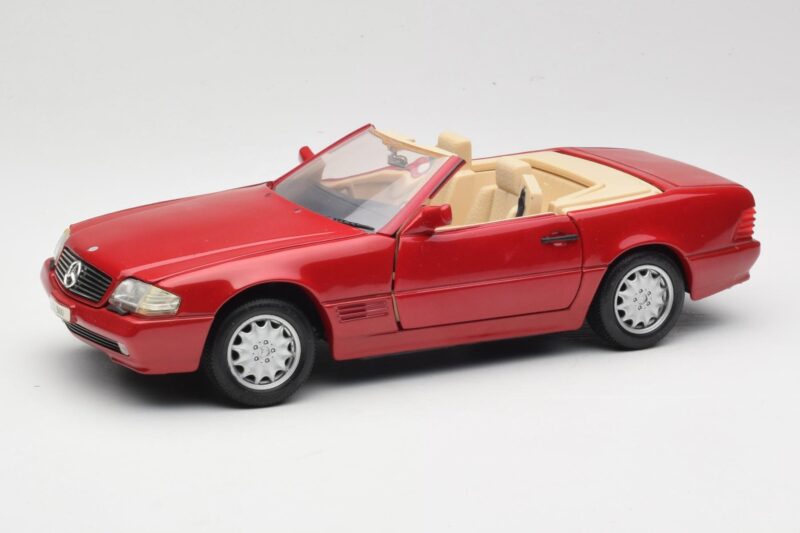 Mercedes SL500 R129 Rot Revell 1:18 08927 Druckguss