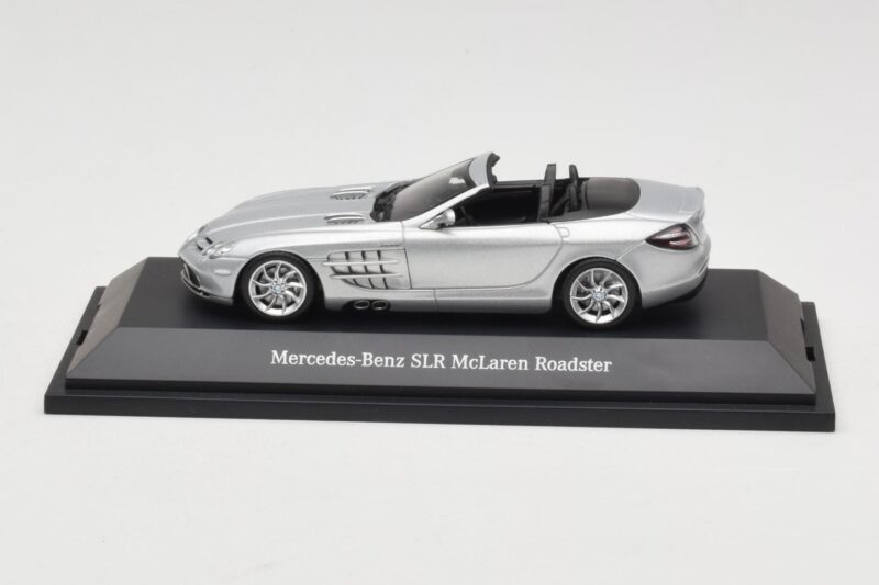 Mercedes SLR McLaren Roadster Crystal Laurit Silver Minichamps 1:43 B66961005 Druckguss