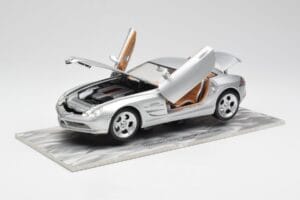 Mercedes SLR Vision Silber Limitierte Auflage Mit Aluminium-Sockel Bburago 1:18 B66962102 Druckguss — Bild 2 von 8