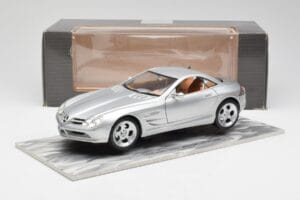 Mercedes SLR Vision Silber Limitierte Auflage Mit Aluminium-Sockel Bburago 1:18 B66962102 Druckguss — Bild 8 von 8