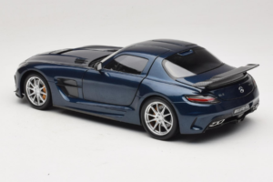 Mercedes SLS AMG Black Series Daytona Blue Metallic Minichamps 1:18 110033026 Druckguss — Bild 7 von 8