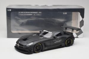 Mercedes AMG SLS C197 GT3 45 Jahre Driving Performance Minichamps 1:18 151133100 Druckguss — Bild 6 von 6