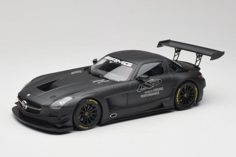 Mercedes AMG SLS C197 GT3 45 Jahre Driving Performance Minichamps 1:18 151133100 Druckguss