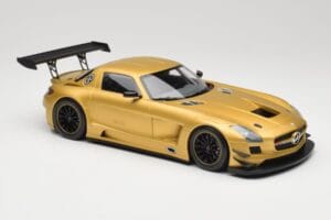 Mercedes AMG SLS C197 GT3 Street Gold Minichamps 1:18 151113106 Druckguss — Bild 4 von 6