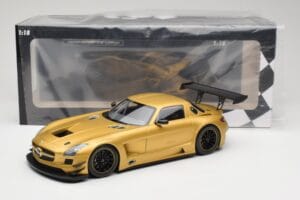 Mercedes AMG SLS C197 GT3 Street Gold Minichamps 1:18 151113106 Druckguss — Bild 6 von 6