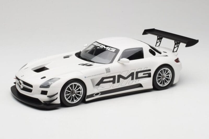 Mercedes AMG SLS C197 GT3 Street Weiß Minichamps 1:18 151123107 Druckguss