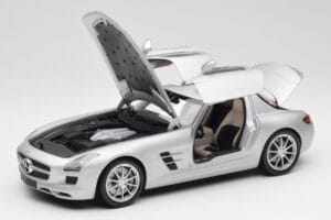 Mercedes SLS AMG C197 Iridium Silber Minichamps 1:18 100039026 Druckguss — Bild 2 von 8
