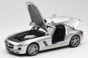 Mercedes SLS AMG C197 Matt Silber Minichamps 1:18 100039029 Druckguss — Bild 2 von 8
