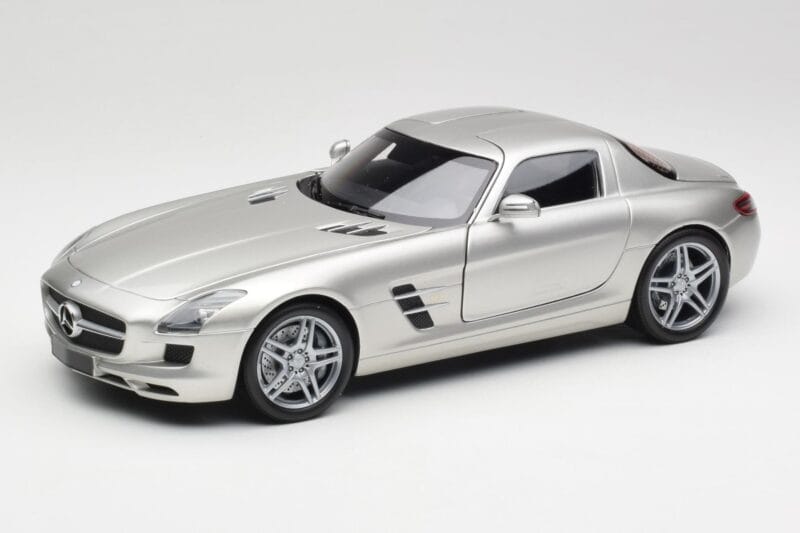 Mercedes SLS AMG C197 Matt Silber Minichamps 1:18 100039029 Druckguss