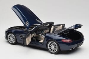 Mercedes SLS AMG R197 Roadster South Seas Blau Minichamps 1:18 100039031 Druckguss — Bild 5 von 8