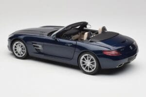 Mercedes SLS AMG R197 Roadster South Seas Blau Minichamps 1:18 100039031 Druckguss — Bild 7 von 8
