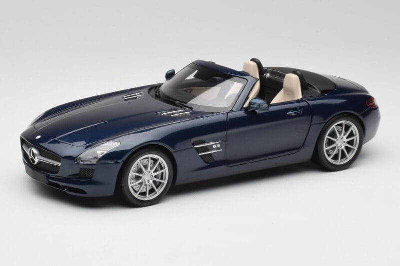 Mercedes SLS AMG R197 Roadster South Seas Blau Minichamps 1:18 100039031 Druckguss