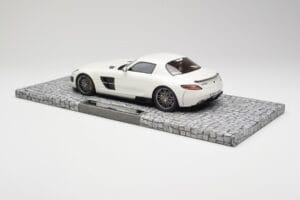 Mercedes Brabus SLS AMG 700 Biturbo Pearl Weiß Minichamps 1:18 107032020 Druckguss — Bild 5 von 6