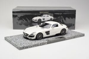Mercedes Brabus SLS AMG 700 Biturbo Pearl Weiß Minichamps 1:18 107032020 Druckguss — Bild 6 von 6