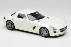 Mercedes SLS AMG Designo Mystic White Museum Edition Minichamps 1:18 B66055551 Druckguss — Bild 6 von 8