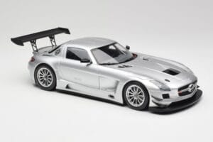 Mercedes SLS AMG GT3 C197 Street Silber Minichamps 1:18 151113100 Druckguss — Bild 4 von 6