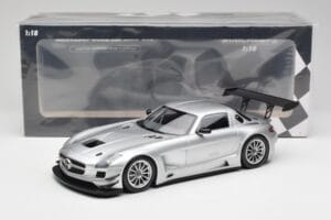 Mercedes SLS AMG GT3 C197 Street Silber Minichamps 1:18 151113100 Druckguss — Bild 6 von 6