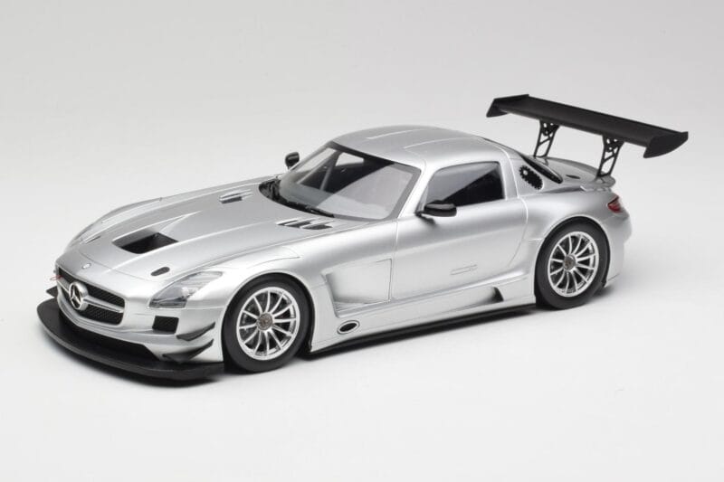 Mercedes SLS AMG GT3 C197 Street Silber Minichamps 1:18 151113100 Druckguss