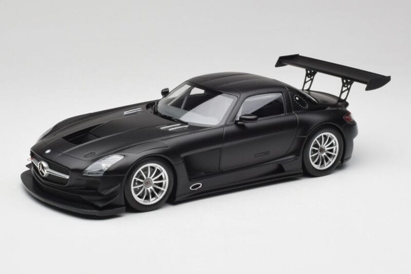 Mercedes SLS AMG GT3 C197 Street Matt Schwarz Minichamps 1:18 151113101 Druckguss