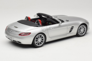 Mercedes SLS AMG Roadster Iridium Silber Minichamps 1:18 B66960078 Druckguss — Bild 3 von 8