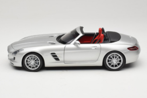 Mercedes SLS AMG Roadster Iridium Silber Minichamps 1:18 B66960078 Druckguss — Bild 4 von 8
