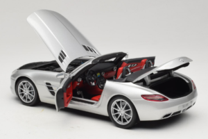 Mercedes SLS AMG Roadster Iridium Silber Minichamps 1:18 B66960078 Druckguss — Bild 5 von 8