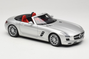 Mercedes SLS AMG Roadster Iridium Silber Minichamps 1:18 B66960078 Druckguss — Bild 6 von 8