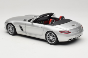 Mercedes SLS AMG Roadster Iridium Silber Minichamps 1:18 B66960078 Druckguss — Bild 7 von 8