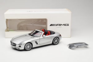Mercedes SLS AMG Roadster Iridium Silber Minichamps 1:18 B66960078 Druckguss — Bild 8 von 8