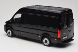 Mercedes Sprinter Schwarz Norev 1:18 183041 Druckguss — Bild 7 von 8