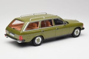 Mercedes W123 200T Cypress Grün BoS Models 1:18 BOS008 Druckguss — Bild 2 von 6